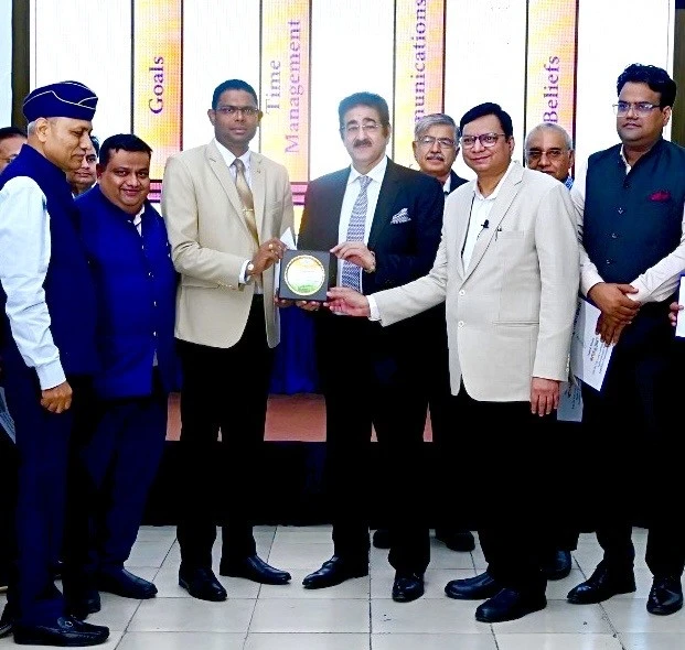 Sandeep Marwah Honored by Ambassador of Suriname at International Summit