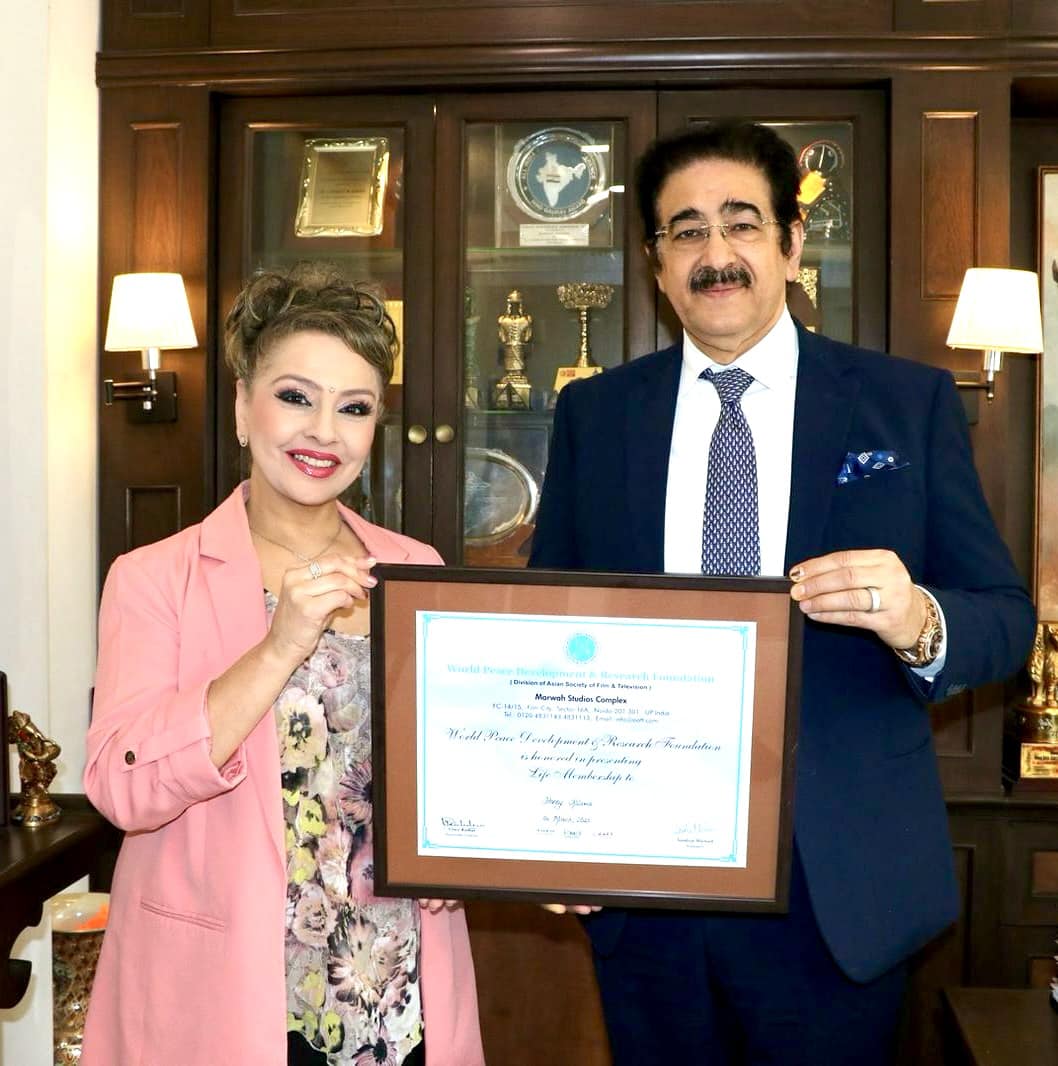 Honey Kalaria Honoured with Life Membership of World Peace Foundation at Marwah Studios