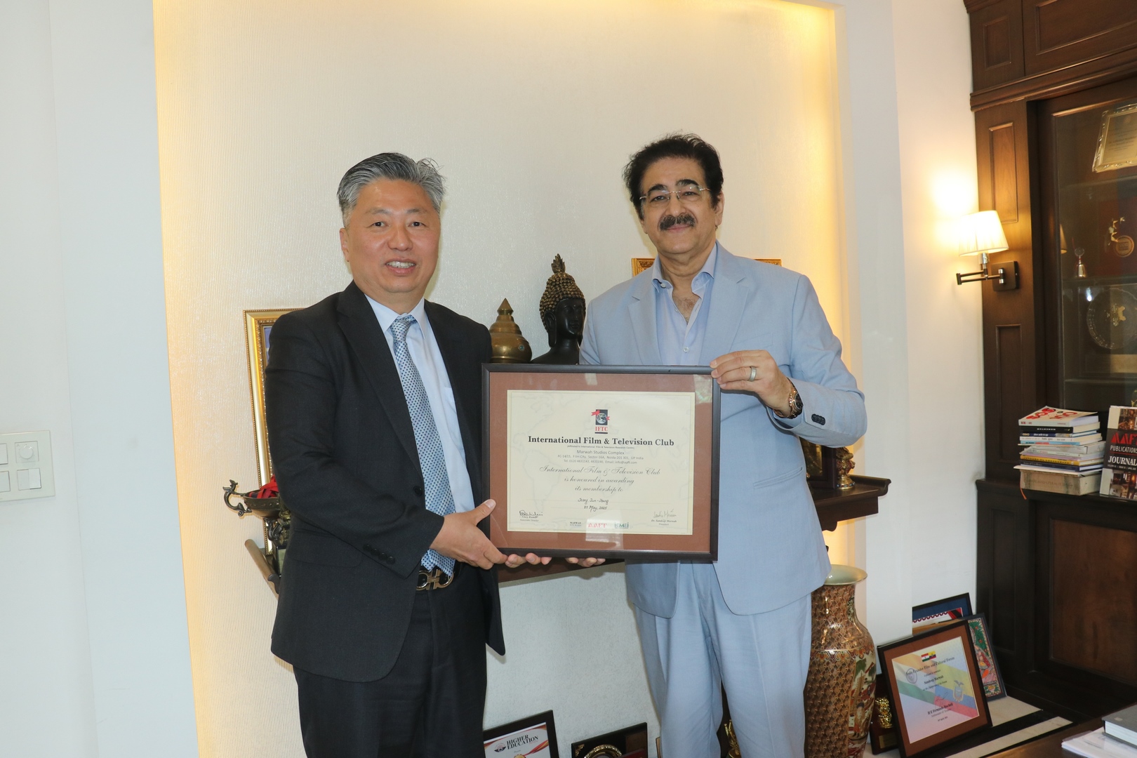 President Sandeep Marwah Sir with Jeong. Jun-Young at AAFT