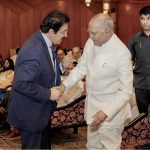 Dr. Sandeep Marwah Receives Blessings from Shri Ram Nath Kovind, 14th President of India, at Spiritual Program