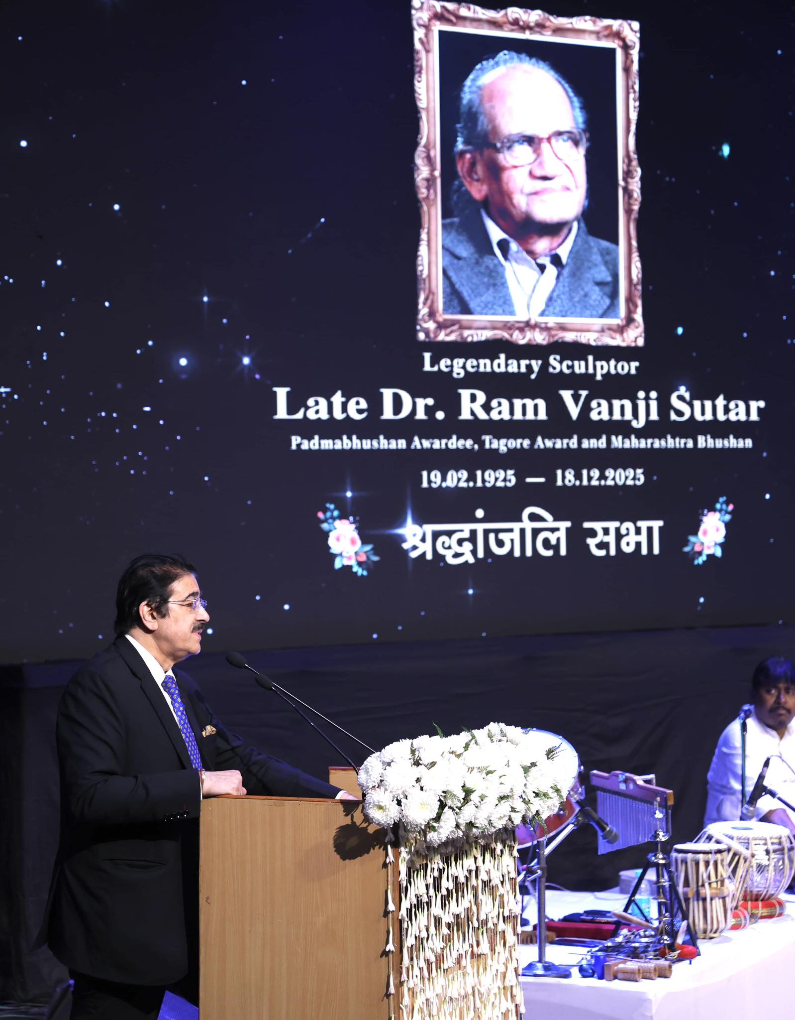 Dr. Sandeep Marwah Pays Emotional Tribute to Padma Bhushan Dr. Ram V. Sutar Ji at Shradhanjali Sabha