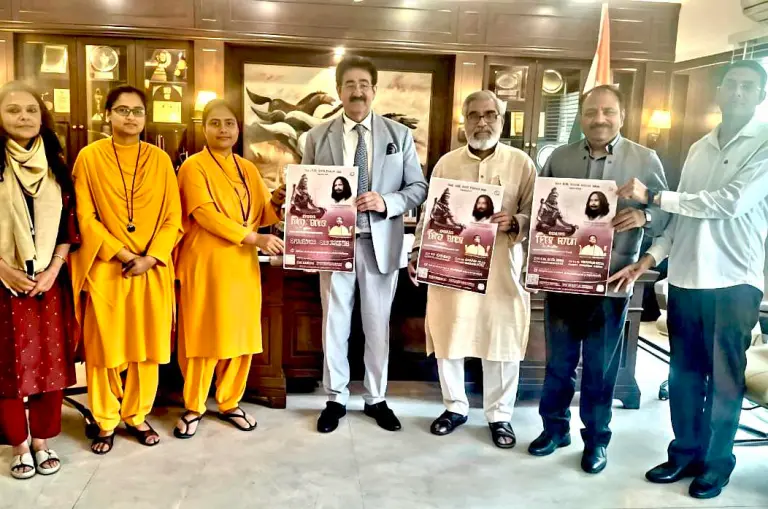 Dr. Sandeep Marwah Interacts with Members of Divya Jyoti Jagrati Sansthan at Marwah Studios